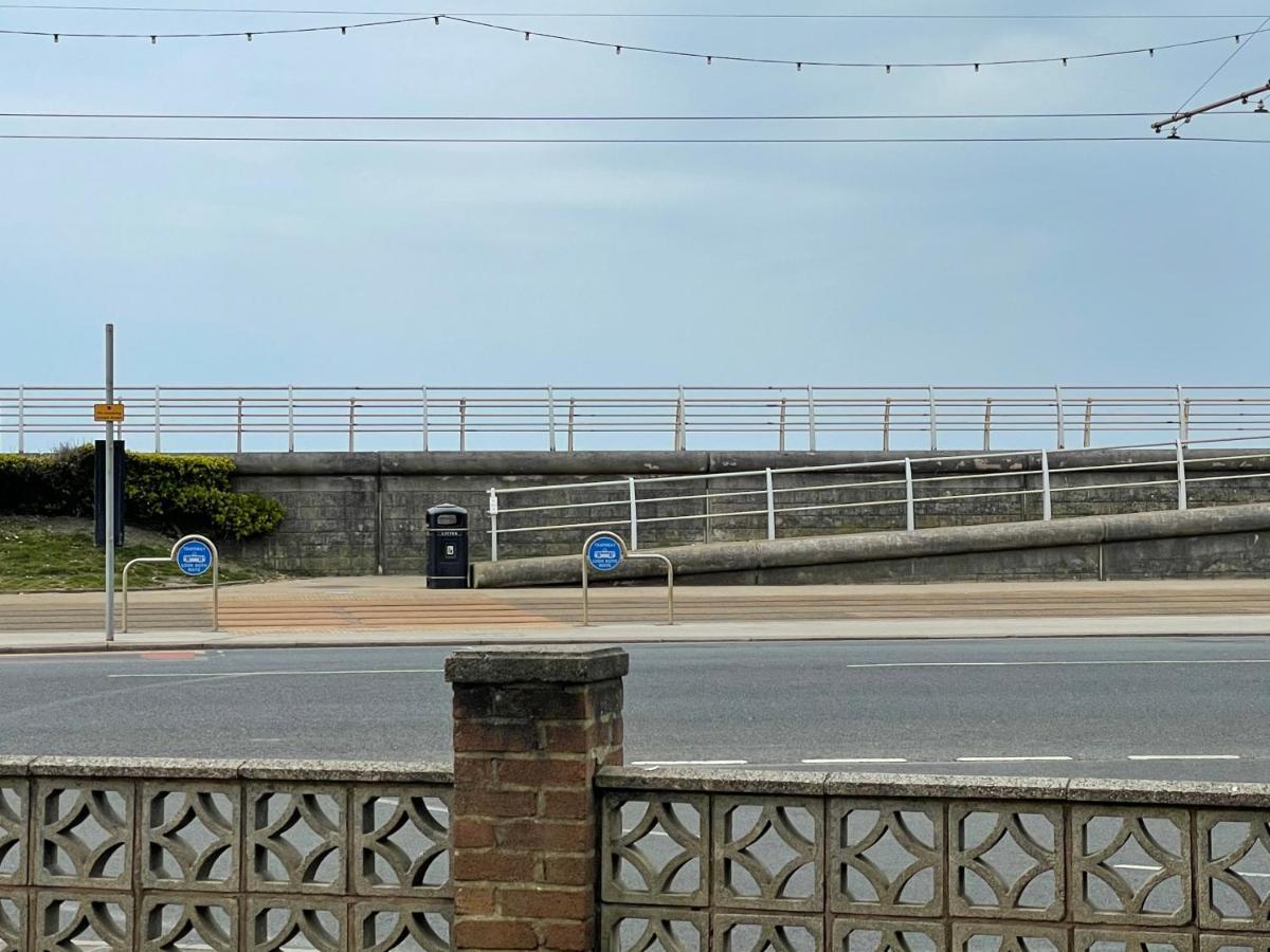 Crescent Court Villa Blackpool Exterior photo